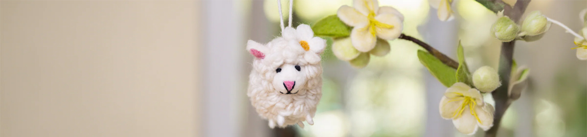 afbeelding lentebloemen en schaap van sjaal met verhaal