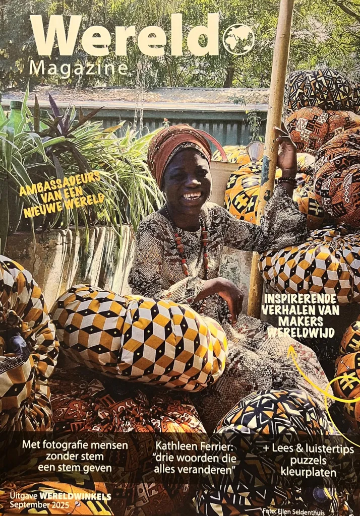 afbeelding Eerste exemplaar van het nieuwe Wereld Magazine