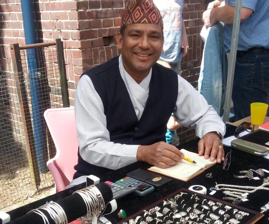 afbeelding van Zilversmid-Dambar-Biswokarma-uit-Nepal-01