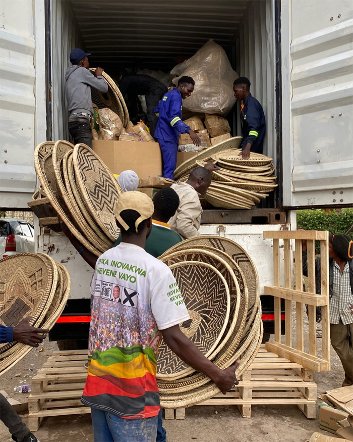 afbeelding container in Zimbabwe voor Gone Arty